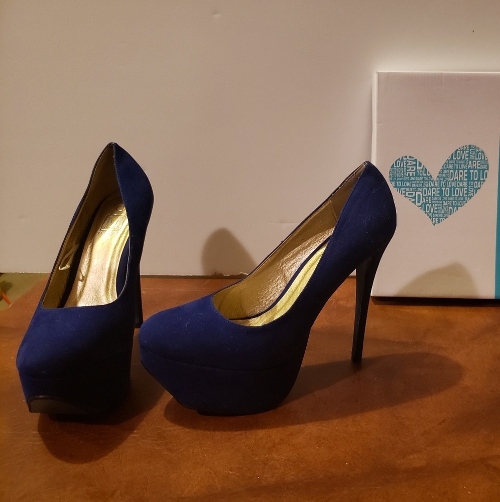 Maker's brand heels